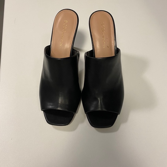 BCBG black leather mules - Picture 6 of 6